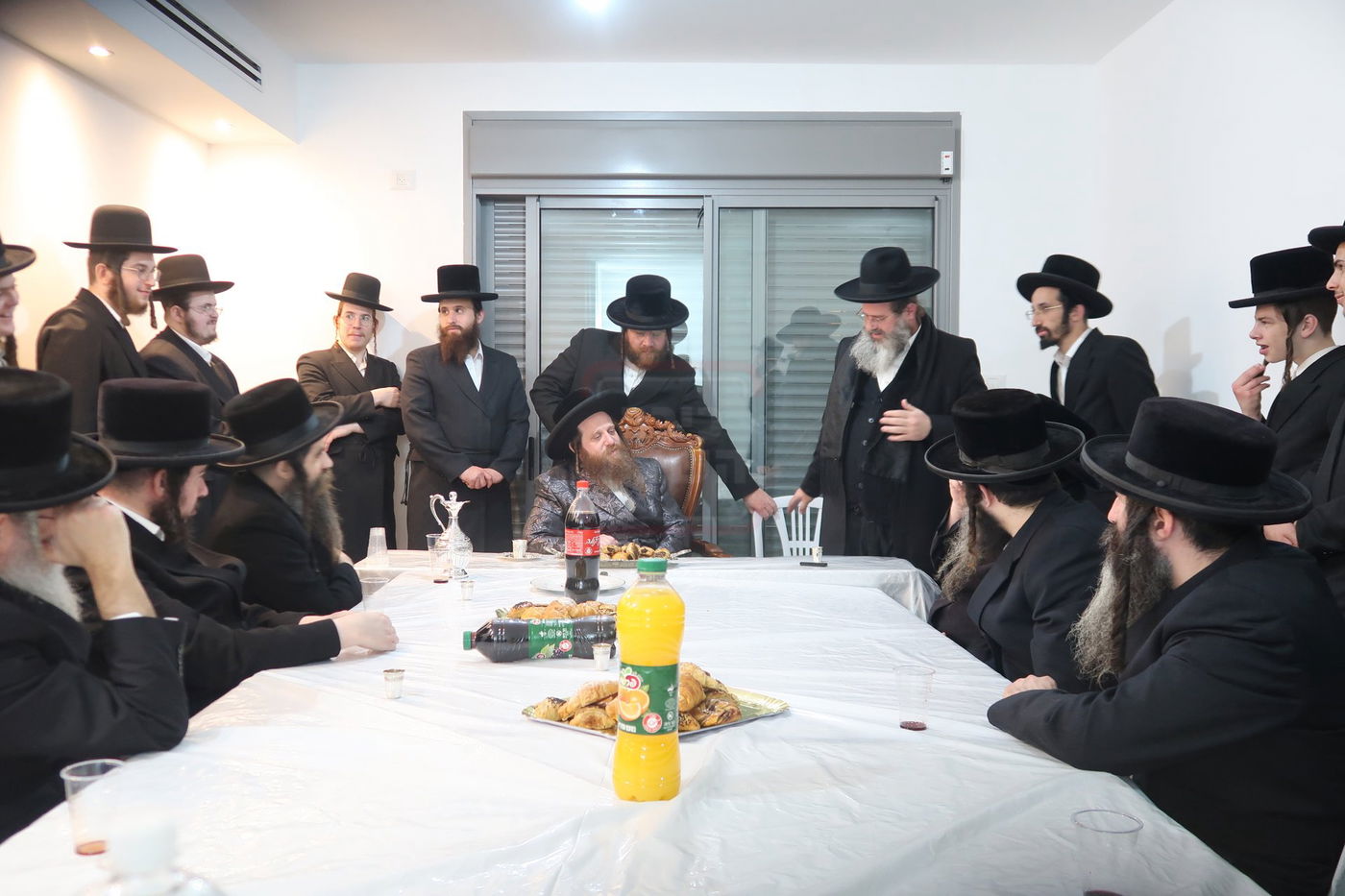 קביעת מזוזות לישיבת נועם ישראל מיאלען