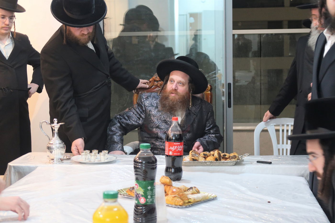 קביעת מזוזות לישיבת נועם ישראל מיאלען