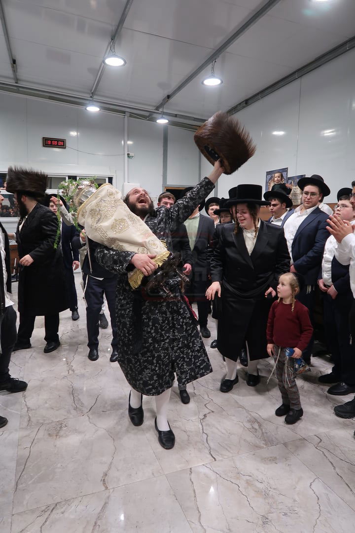 הכנסת ספר תורה לביהמ"ד שאץ דרוהביטש