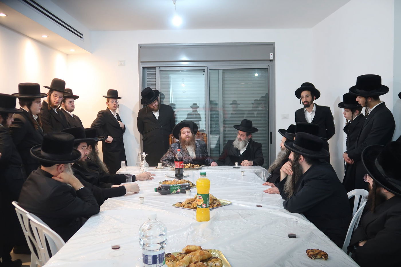 קביעת מזוזות לישיבת נועם ישראל מיאלען