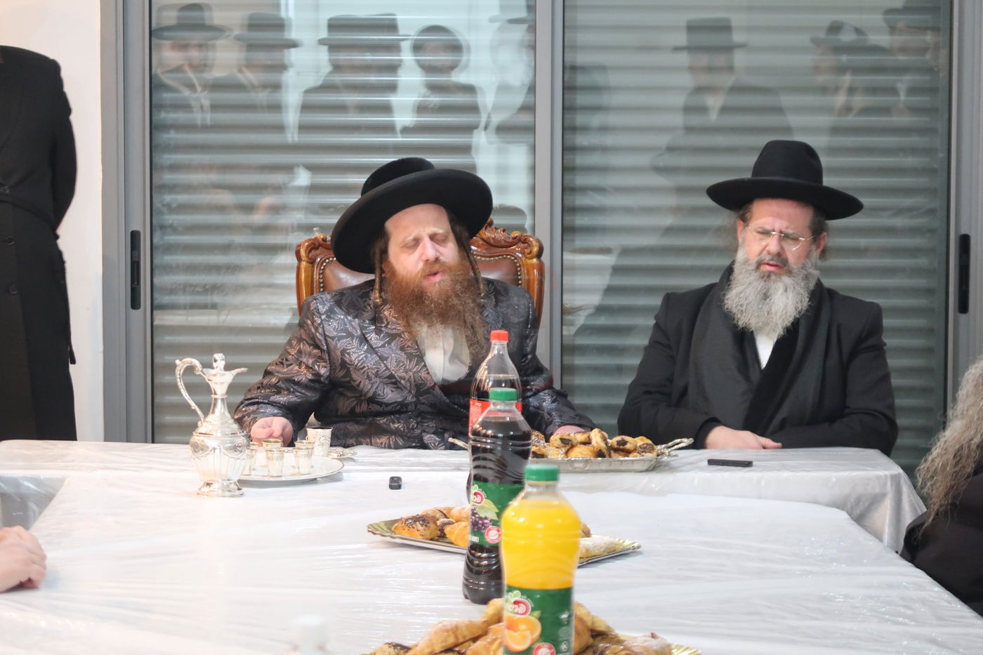 קביעת מזוזות לישיבת נועם ישראל מיאלען