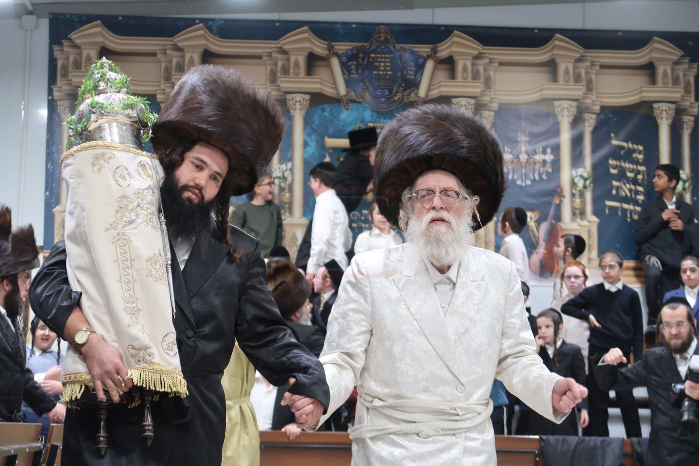 הכנסת ספר תורה לביהמ"ד שאץ דרוהביטש