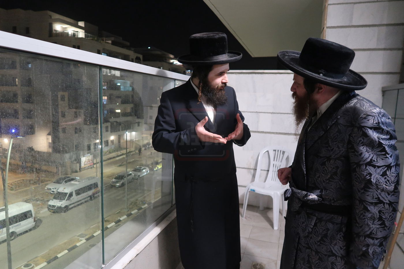 קביעת מזוזות לישיבת נועם ישראל מיאלען