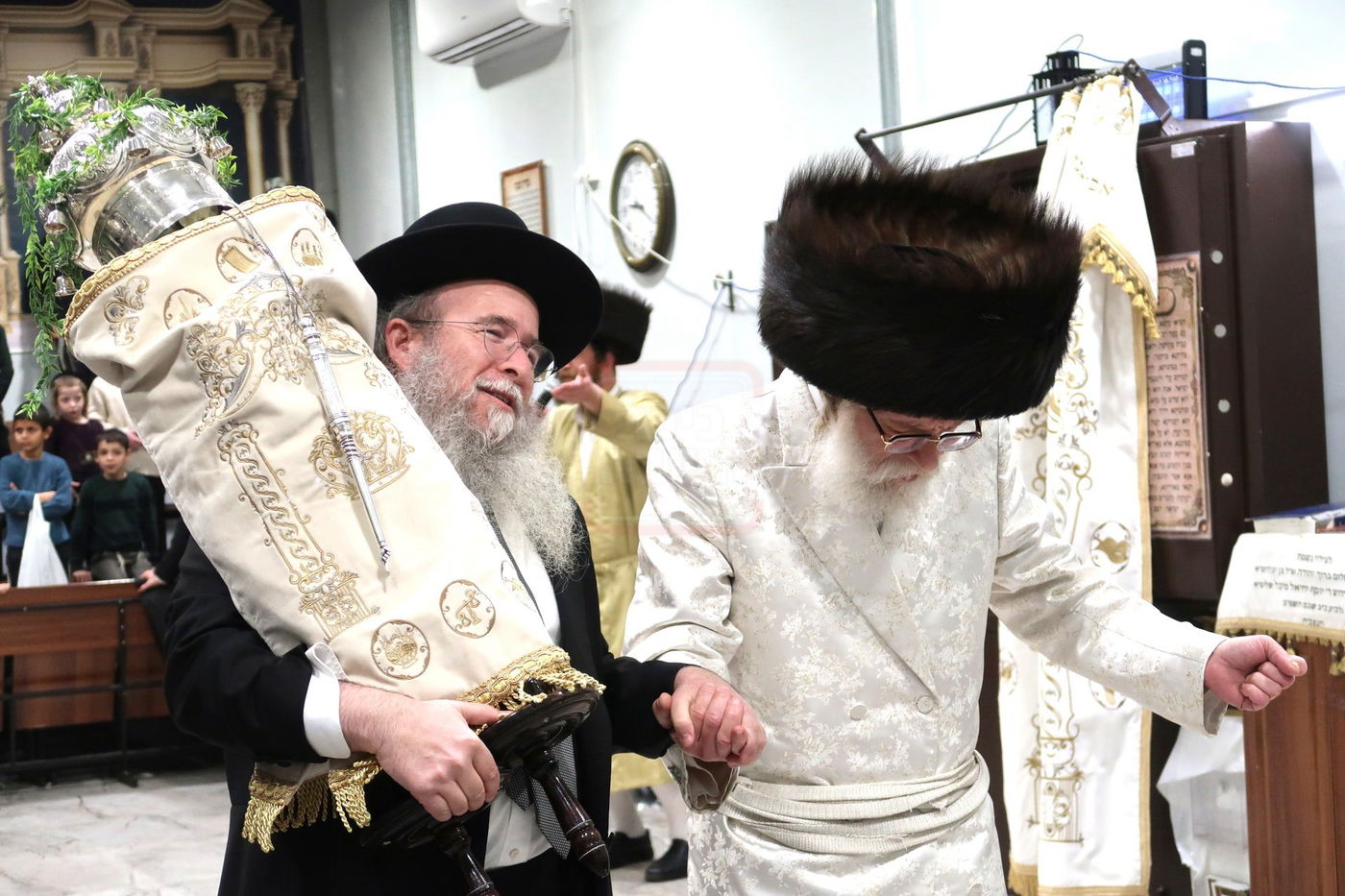 הכנסת ספר תורה לביהמ"ד שאץ דרוהביטש