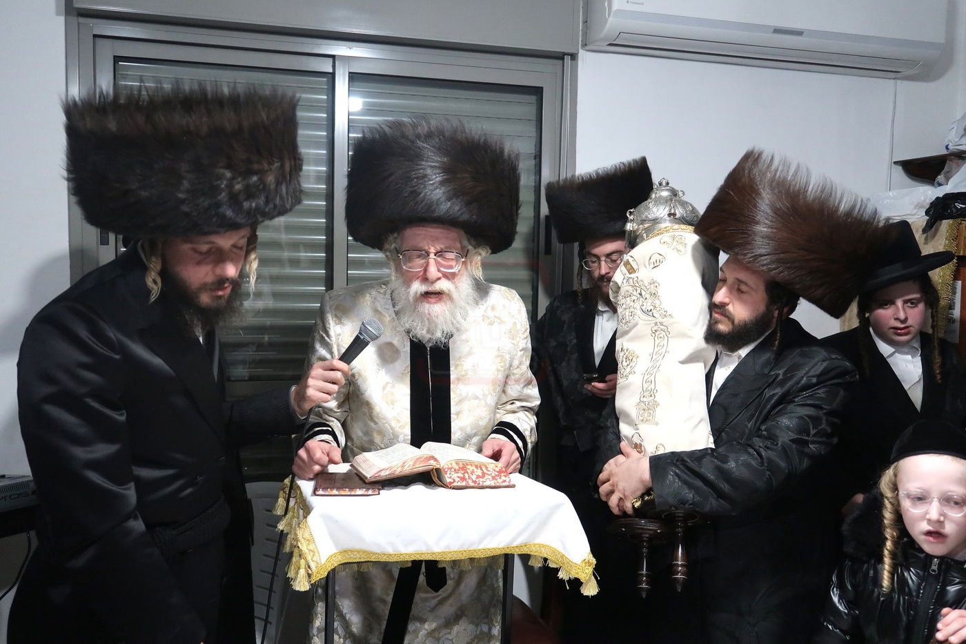 הכנסת ספר תורה לביהמ"ד שאץ דרוהביטש