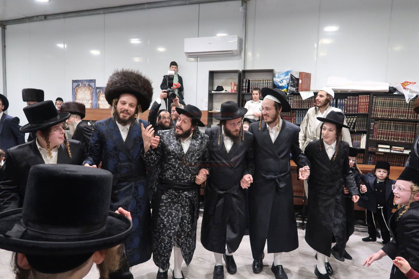 הכנסת ספר תורה לביהמ"ד שאץ דרוהביטש