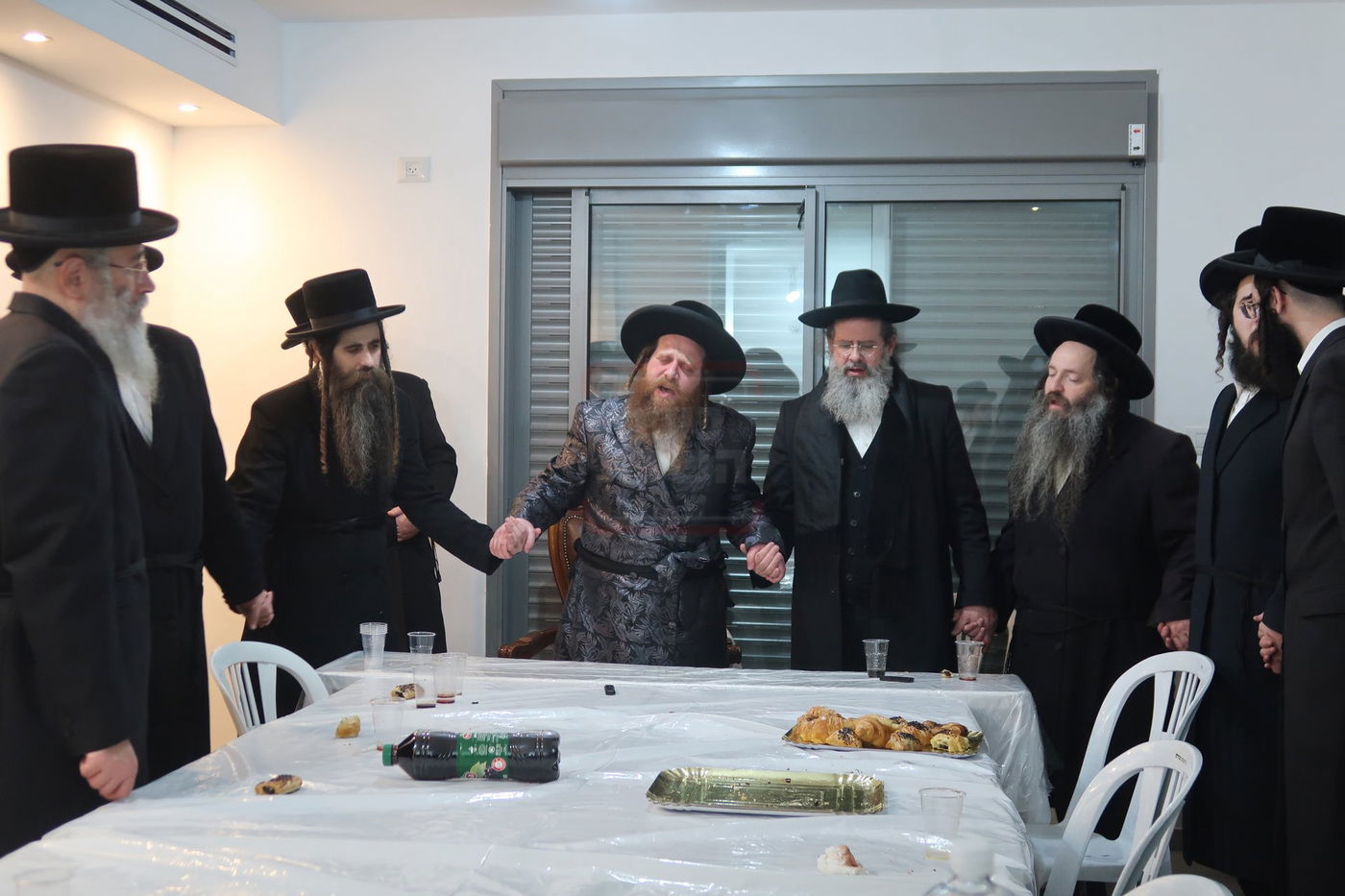 קביעת מזוזות לישיבת נועם ישראל מיאלען