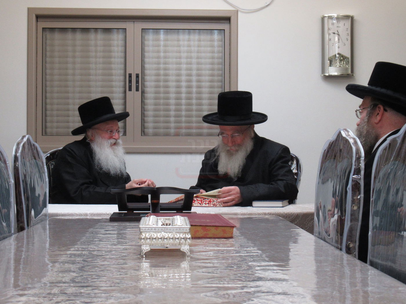 הגרש"א שטרן בביקור אצל הגה"צ רבי אהרן טוסיג