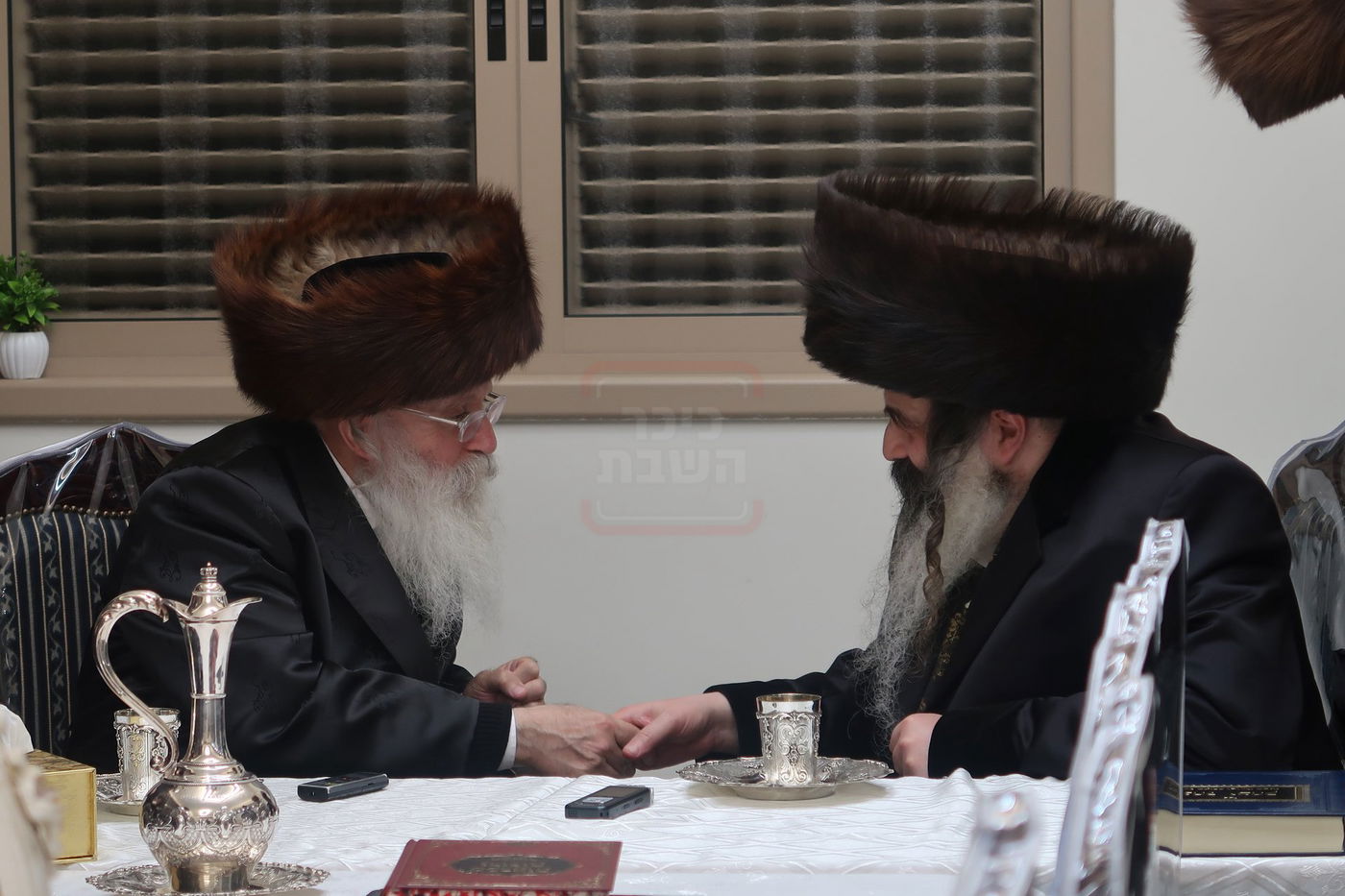 האדמו"ר מזוטשקא בביקור אצל הגה"צ רבי אהרן טוסיג