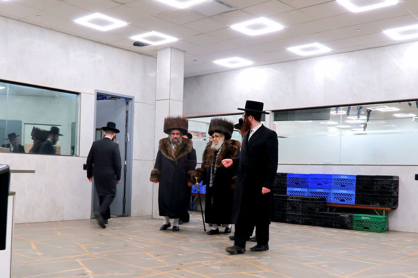 האדמו"ר מסאטמר בביקור במאפיית המצות