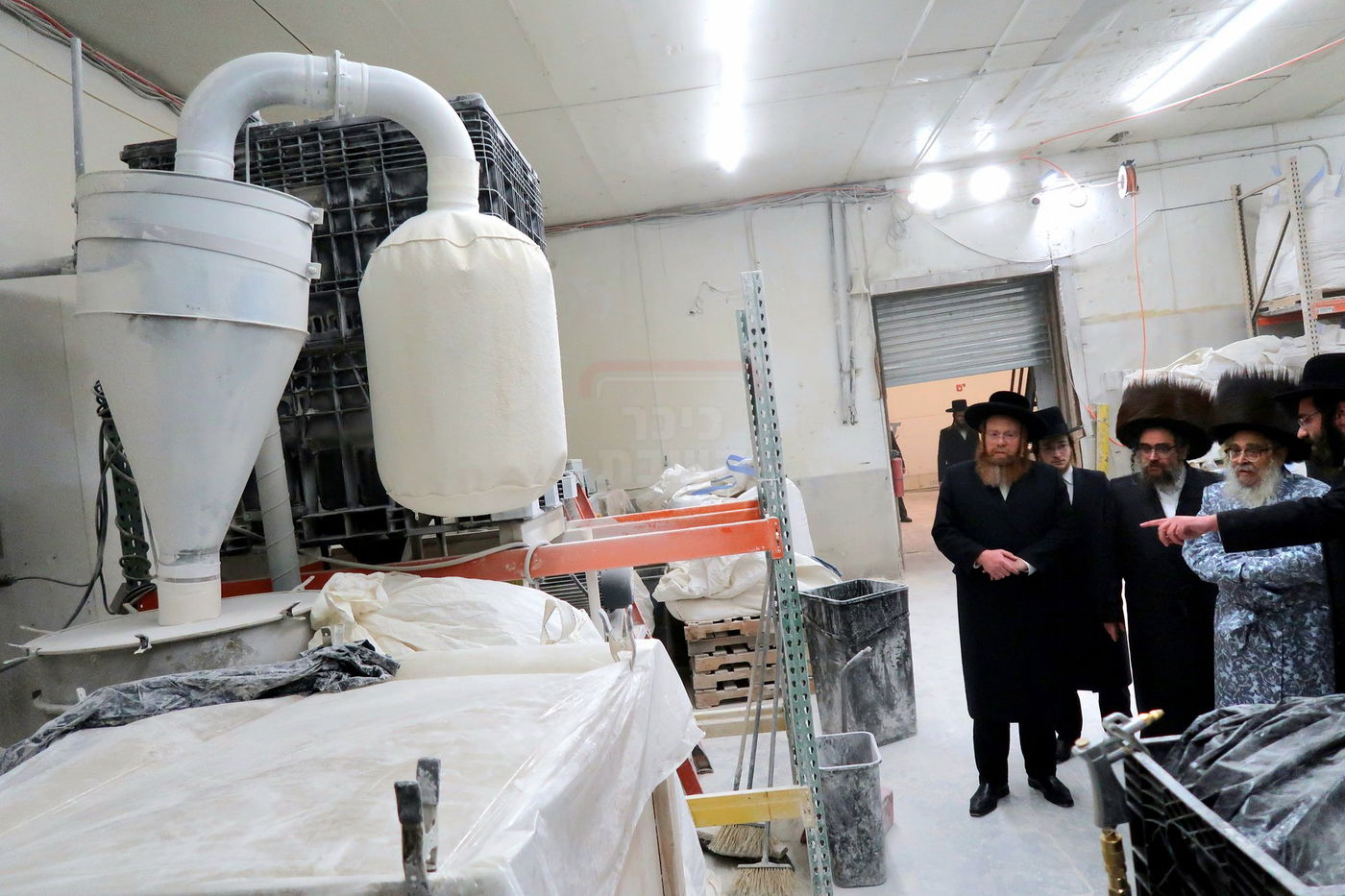 האדמו"ר מסאטמר בביקור במאפיית המצות