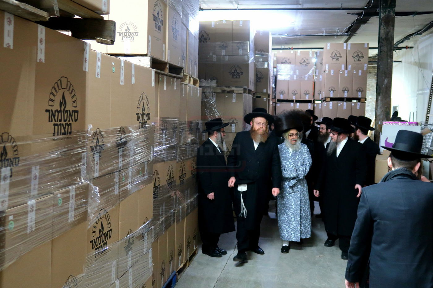 האדמו"ר מסאטמר בביקור במאפיית המצות