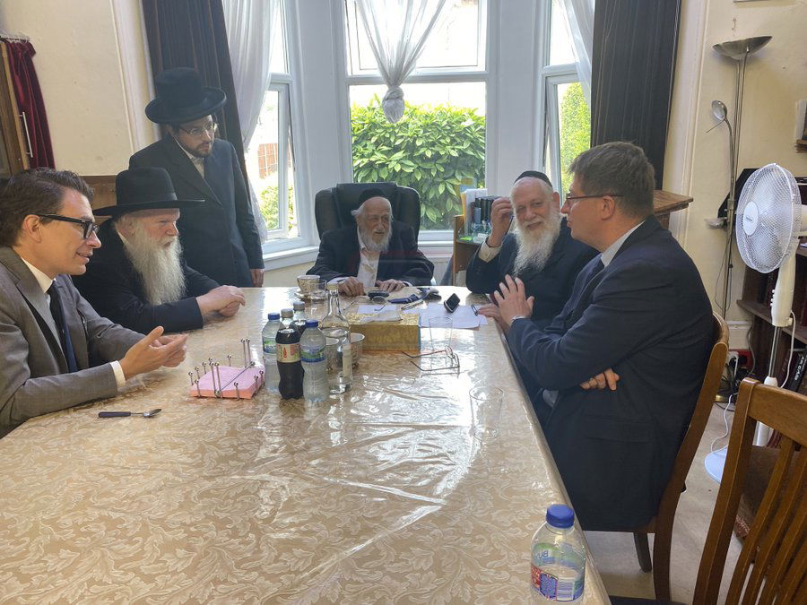 מראות חייו של הגה"צ רבי אליקים שליזנגר זצ"ל