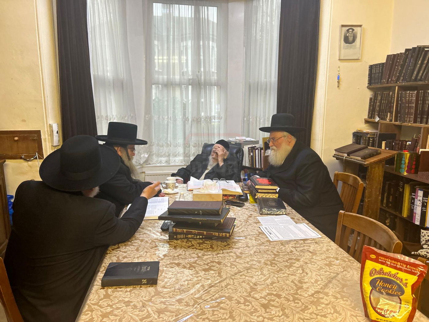 מראות חייו של הגה"צ רבי אליקים שליזנגר זצ"ל