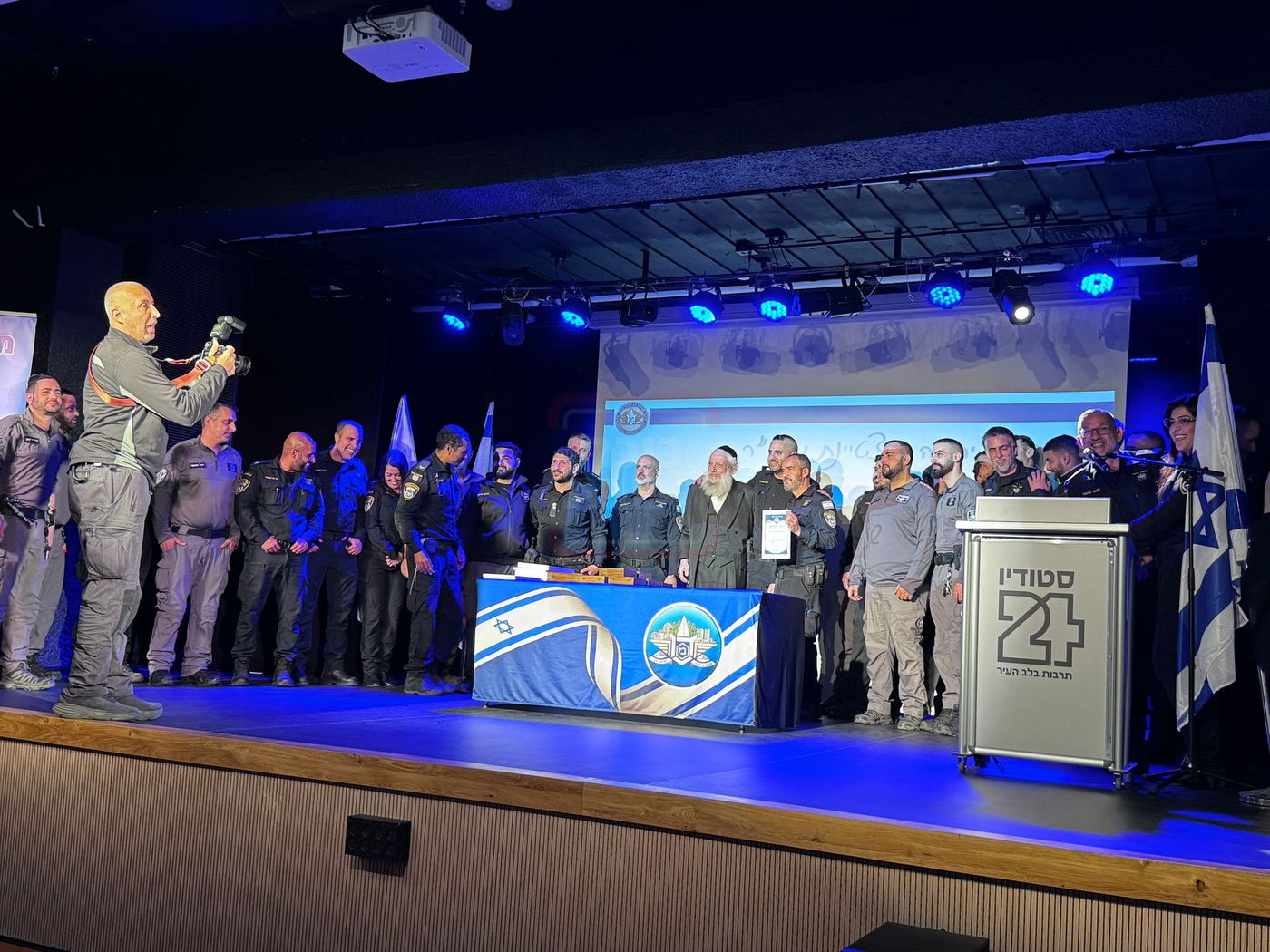 הפרשן הבכיר ב'נהיגה מונעת' | 'זופניק בכיכר' עם כל התמונות, הנייעס והחשיפות של השבוע