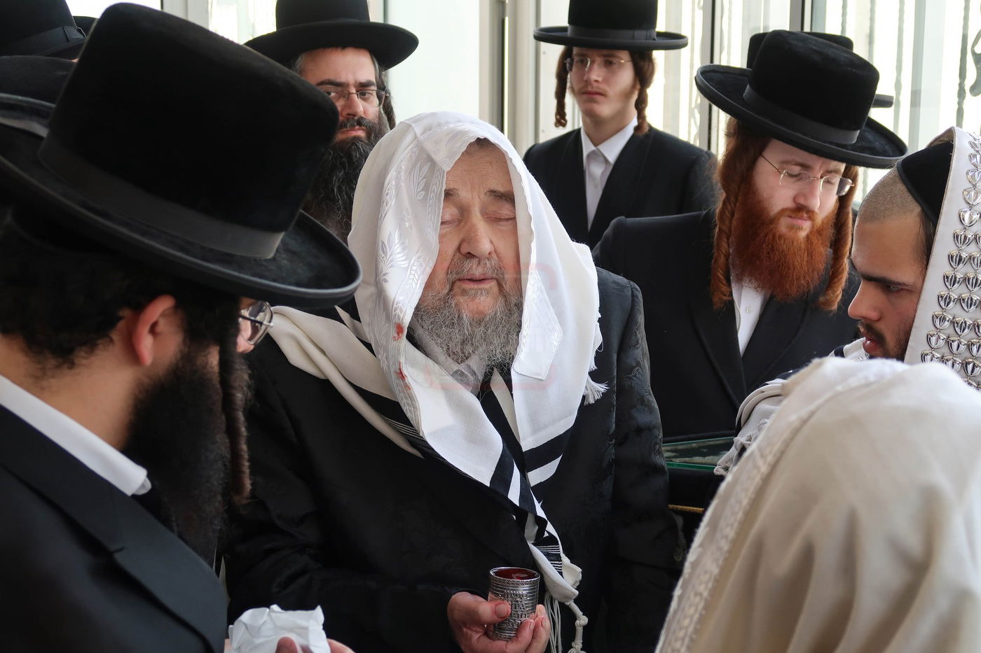 האדמו"ר מנדבורנה צפת אצל הגרי"מ שכטר