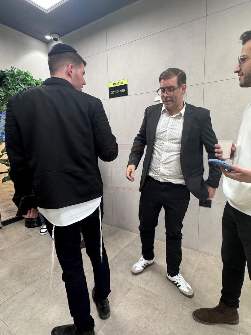 הפרשן הבכיר ב'נהיגה מונעת' | 'זופניק בכיכר' עם כל התמונות, הנייעס והחשיפות של השבוע