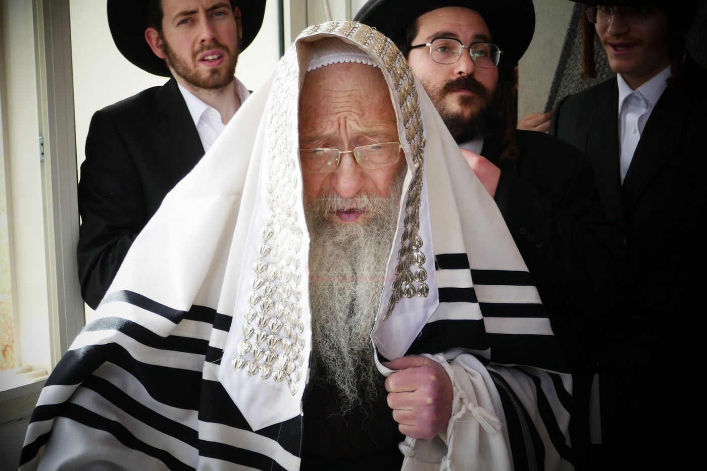 האדמו"ר מנדבורנה צפת אצל הגרי"מ שכטר