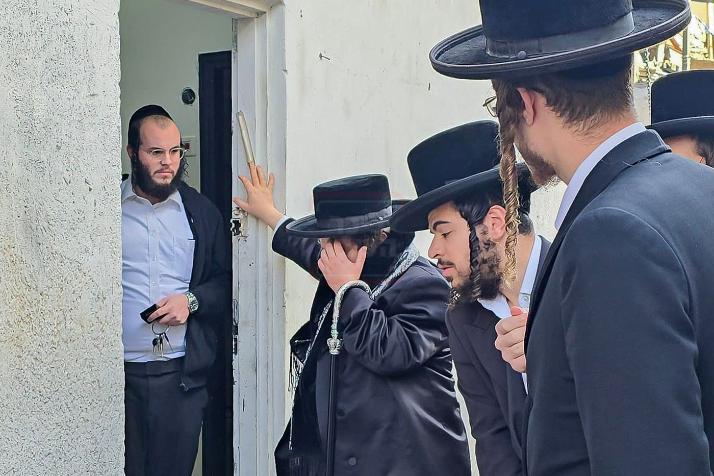 הרבי מקרעטשניף כפר אתא בדרכו לביקור בארה"ב