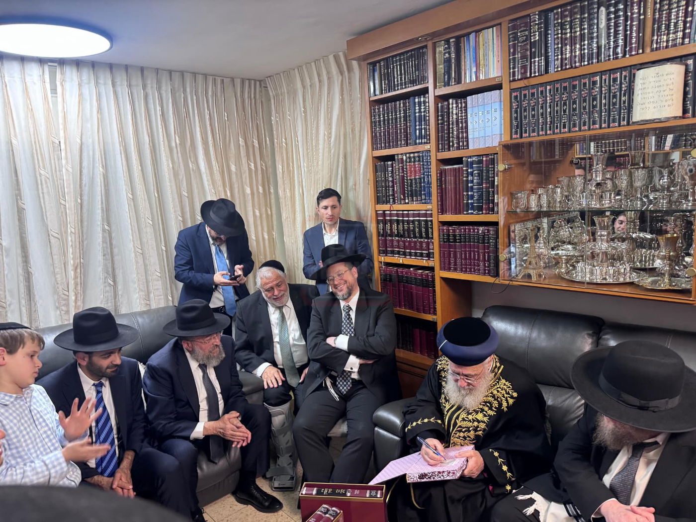 הפרשן הבכיר ב'נהיגה מונעת' | 'זופניק בכיכר' עם כל התמונות, הנייעס והחשיפות של השבוע