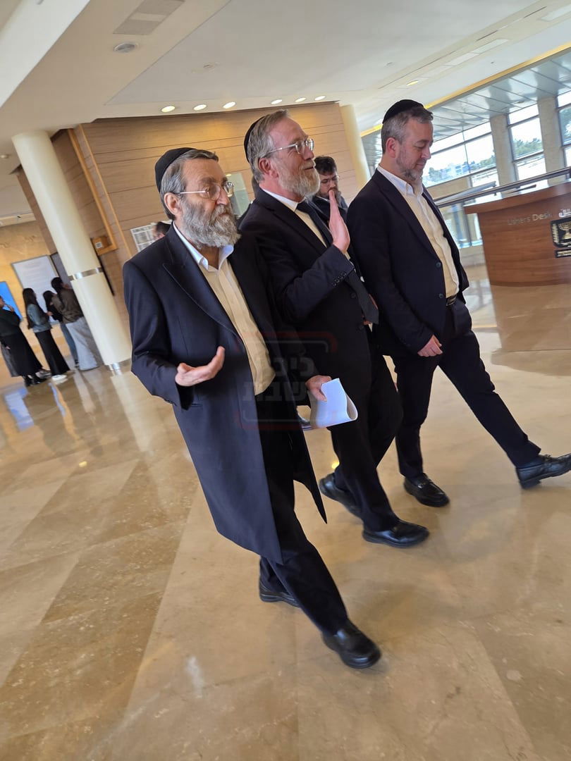 הפרשן הבכיר ב'נהיגה מונעת' | 'זופניק בכיכר' עם כל התמונות, הנייעס והחשיפות של השבוע