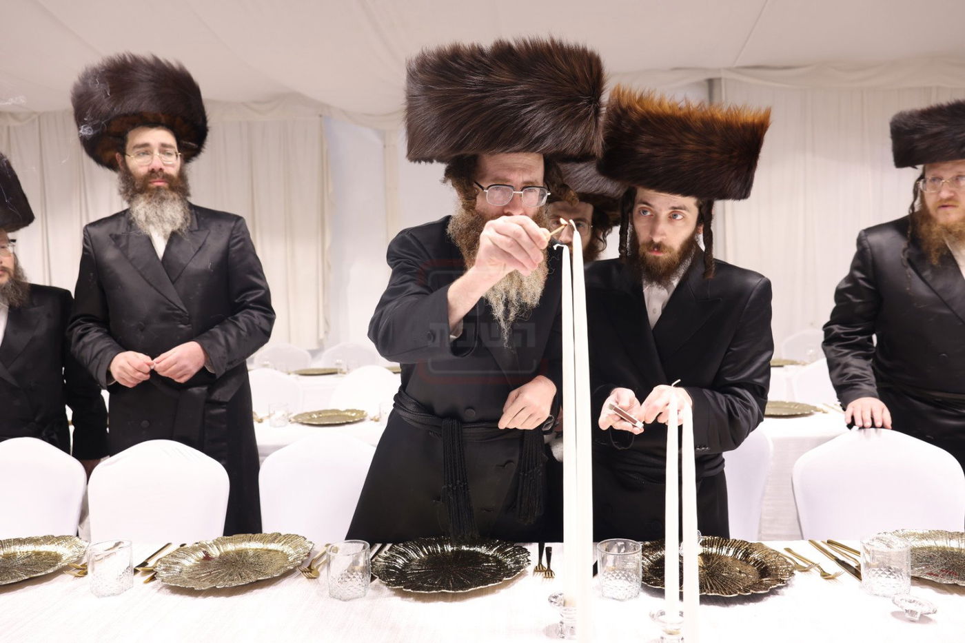 האדמו"ר מאמונת ישראל בהדלקת נרות שבת