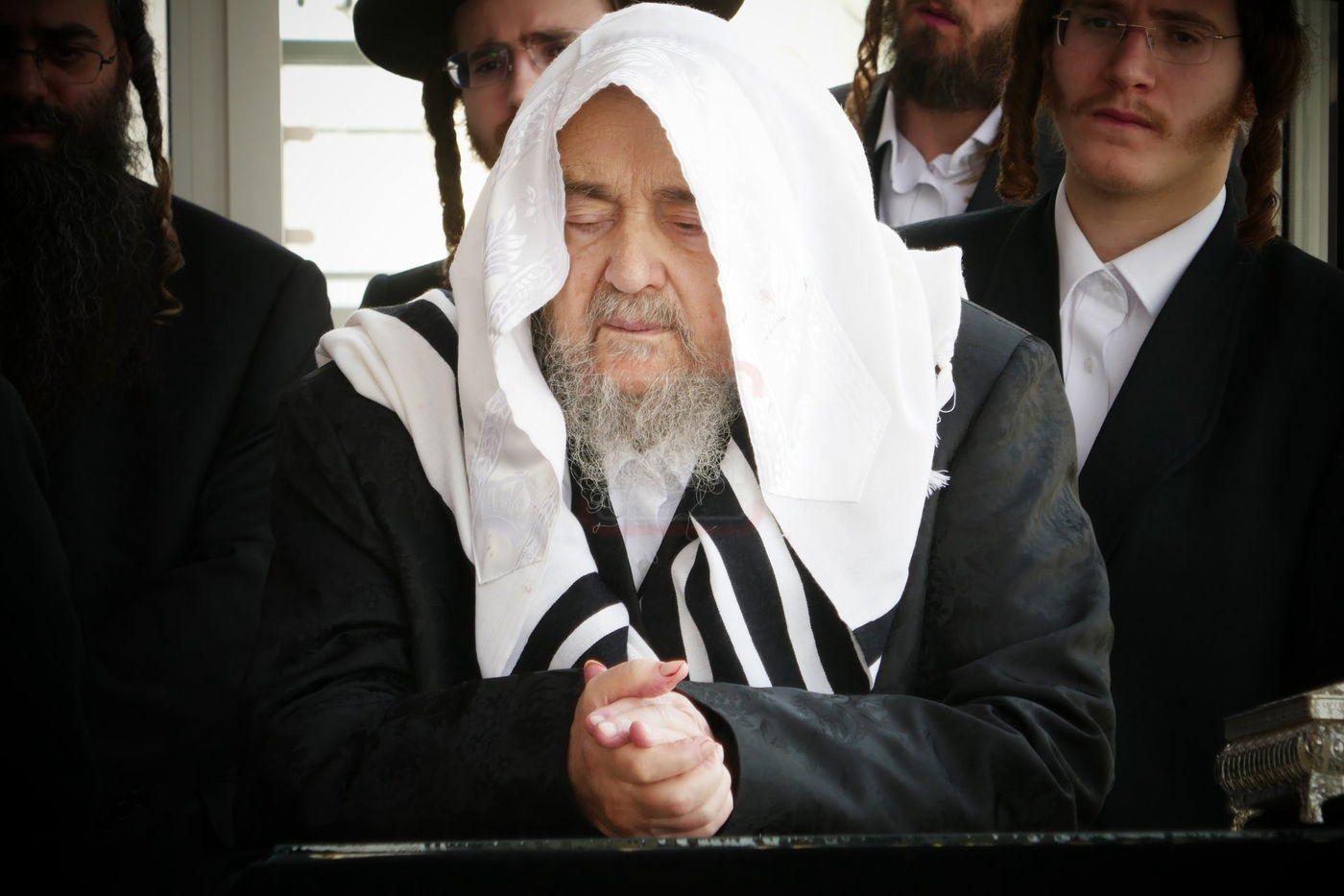 האדמו"ר מנדבורנה צפת אצל הגרי"מ שכטר