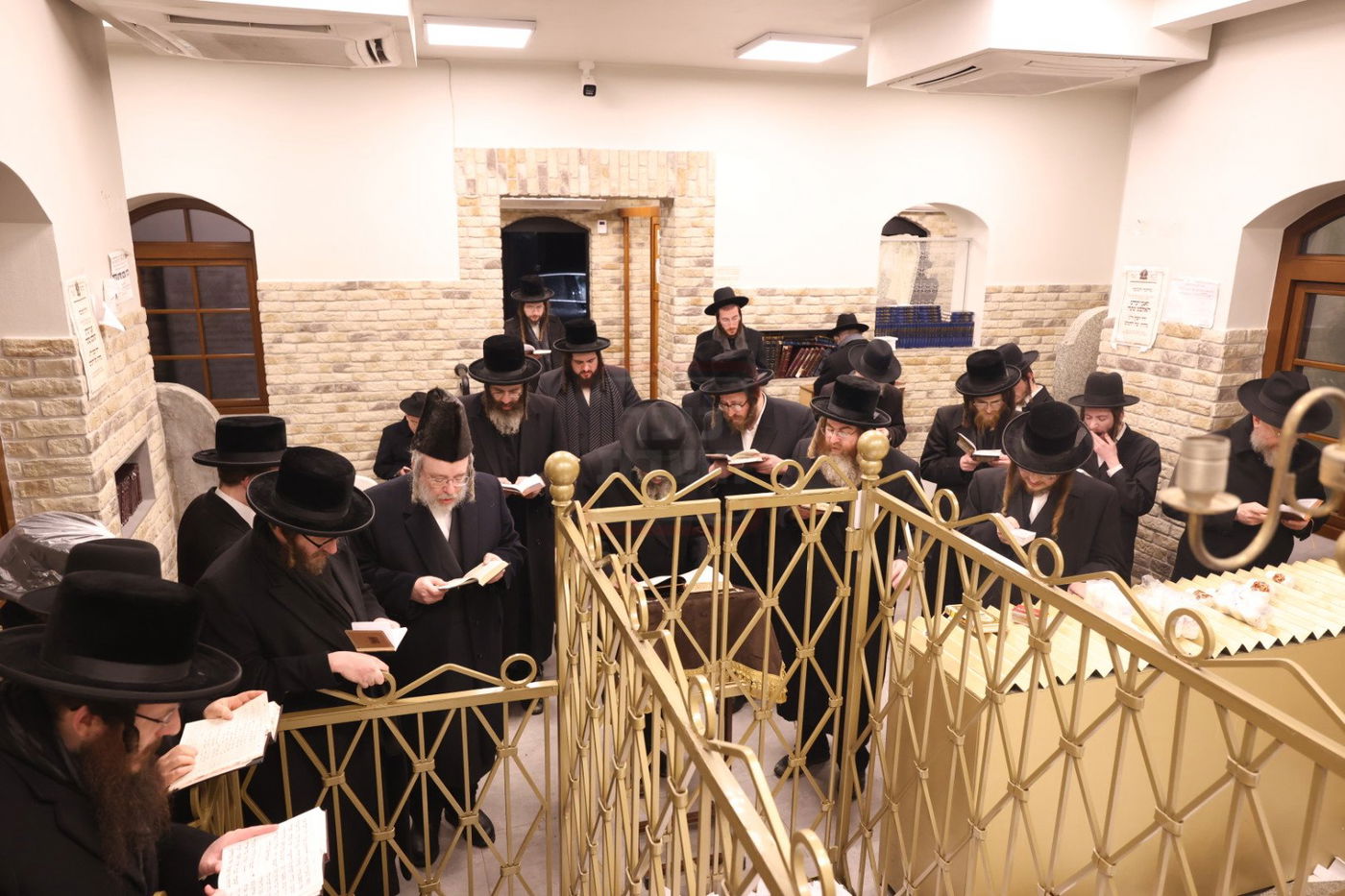 מסע הקודש של האדמו"ר מתולדות יהודה סטוטשין לפולין