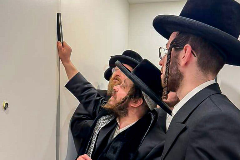 הרבי מקרעטשניף כפר אתא בביקור הוד בארה"ב