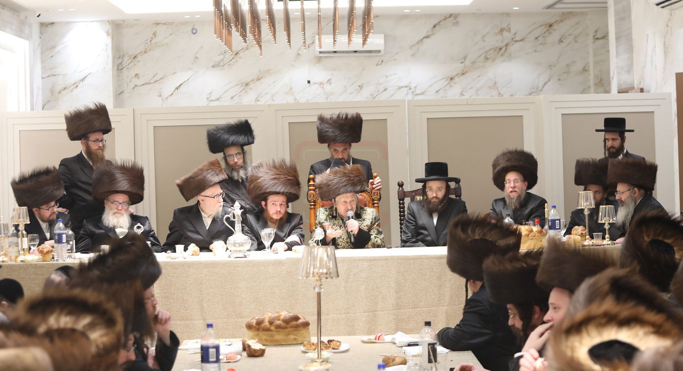 האדמו"ר מקאסוב בשמחת שבע הברכות בחצה"ק סקאליע