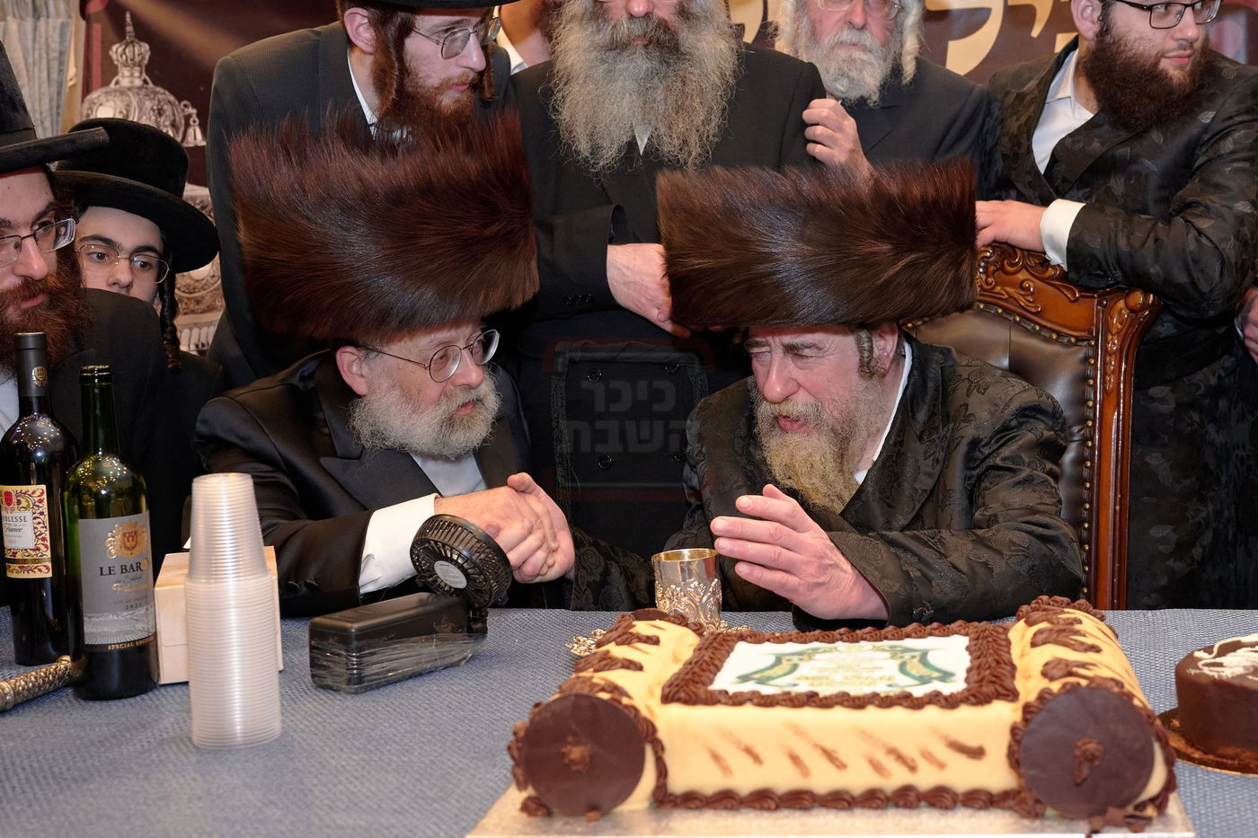 האדמו"ר מרחמסטריווקא בהכנסת ס"ת בלונדון