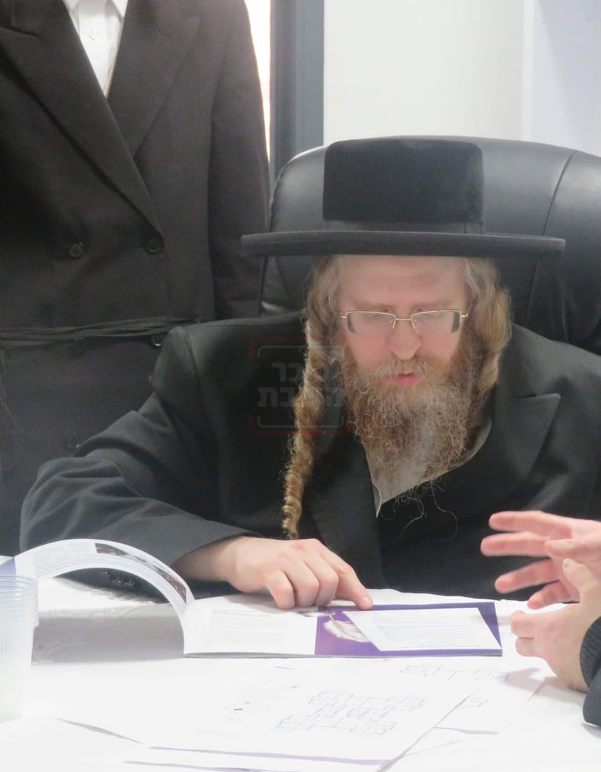 האדמו"ר משומרי אמונים בביקור בעמנואל