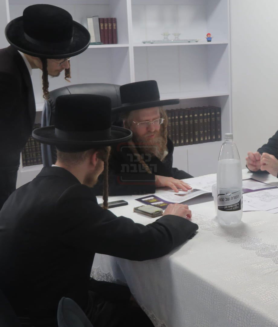 האדמו"ר משומרי אמונים בביקור בעמנואל