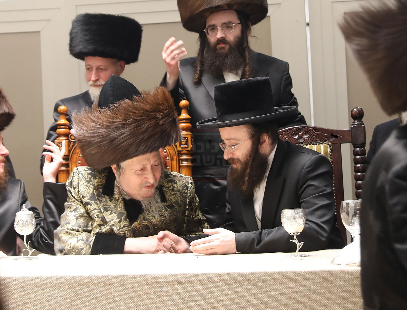 האדמו"ר מקאסוב בשמחת שבע הברכות בחצה"ק סקאליע