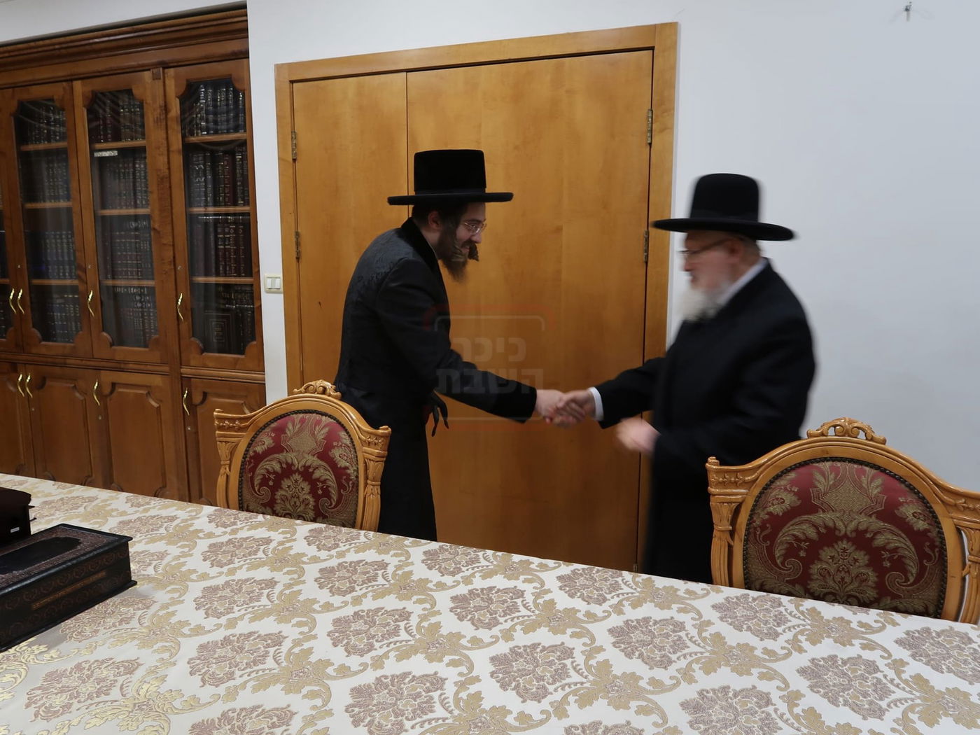 הגאון רבי מרדכי יוסף קורנווסקי בביקור אצל האדמו"ר מסאדיגורה