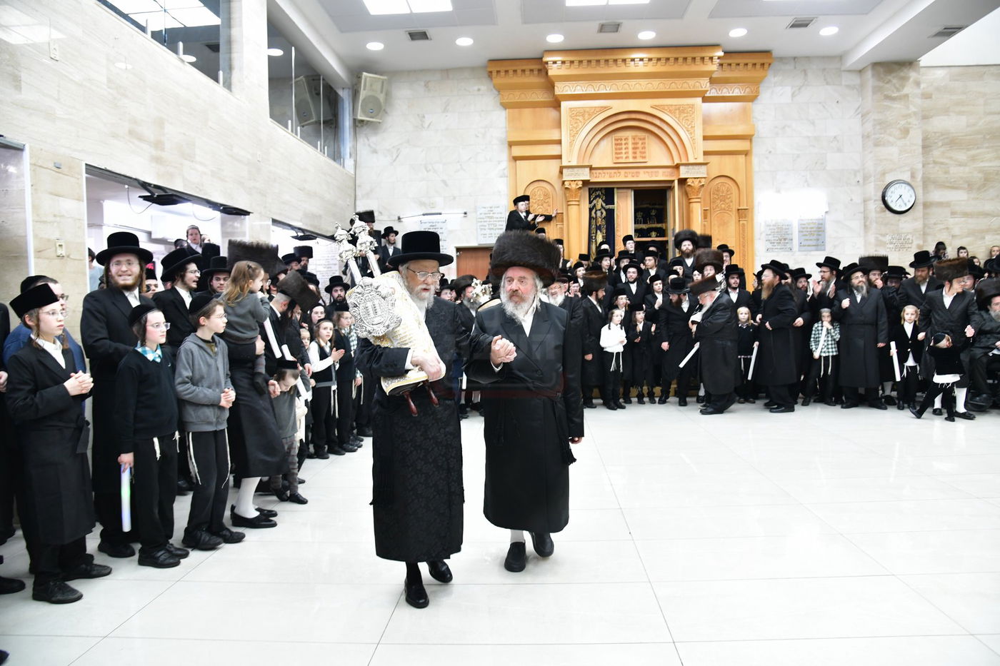 הכנסת ס"ת בסערט ויז'ניץ