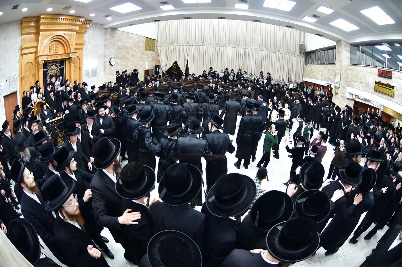 הכנסת ס"ת בסערט ויז'ניץ