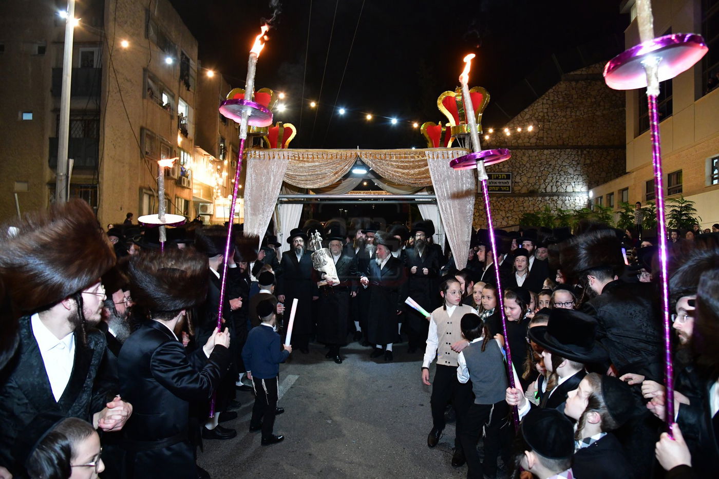 הכנסת ס"ת בסערט ויז'ניץ
