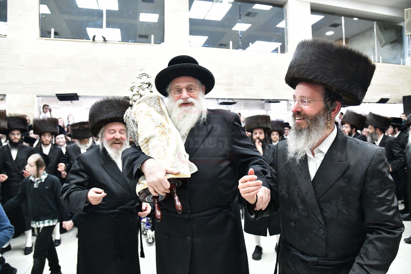 הכנסת ס"ת בסערט ויז'ניץ