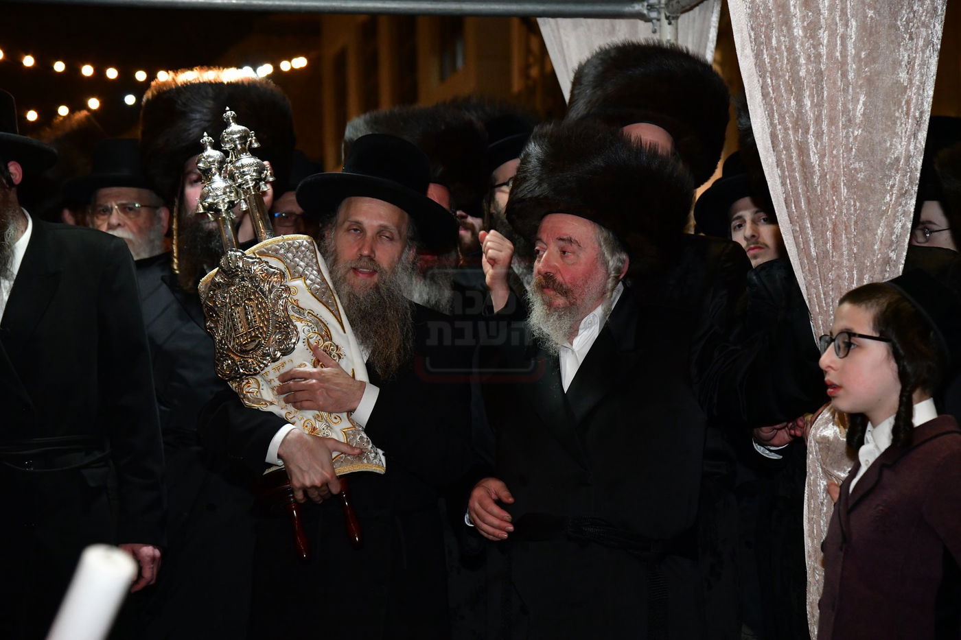 הכנסת ס"ת בסערט ויז'ניץ