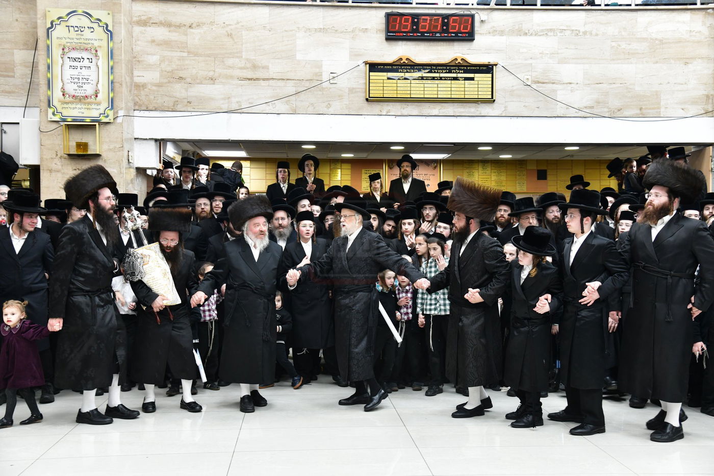 הכנסת ס"ת בסערט ויז'ניץ