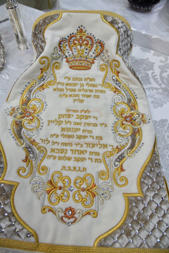 הכנסת ס"ת בסערט ויז'ניץ