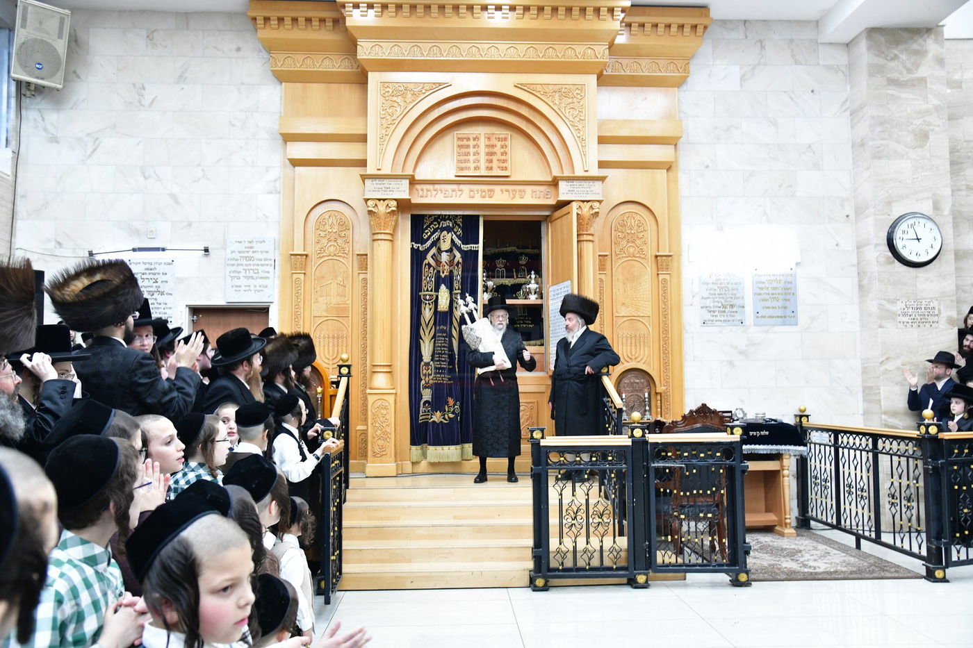 הכנסת ס"ת בסערט ויז'ניץ