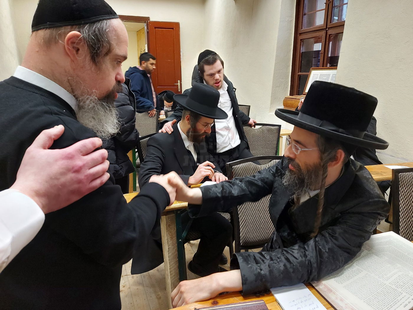 ישיבת אהובים מלונדון בטיול בהונגריה