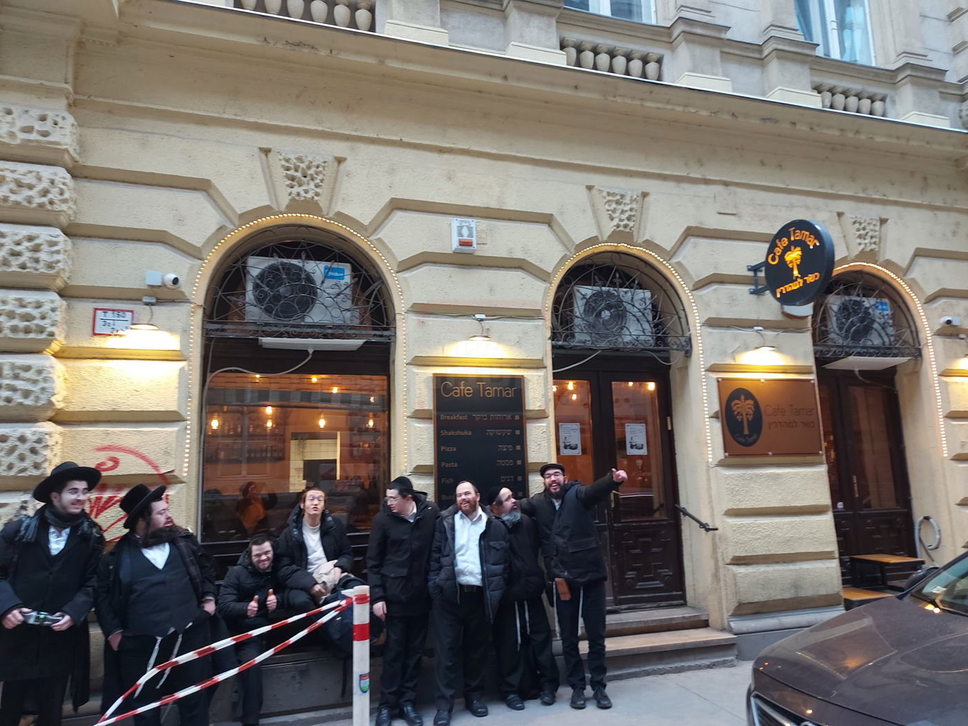 ישיבת אהובים מלונדון בטיול בהונגריה