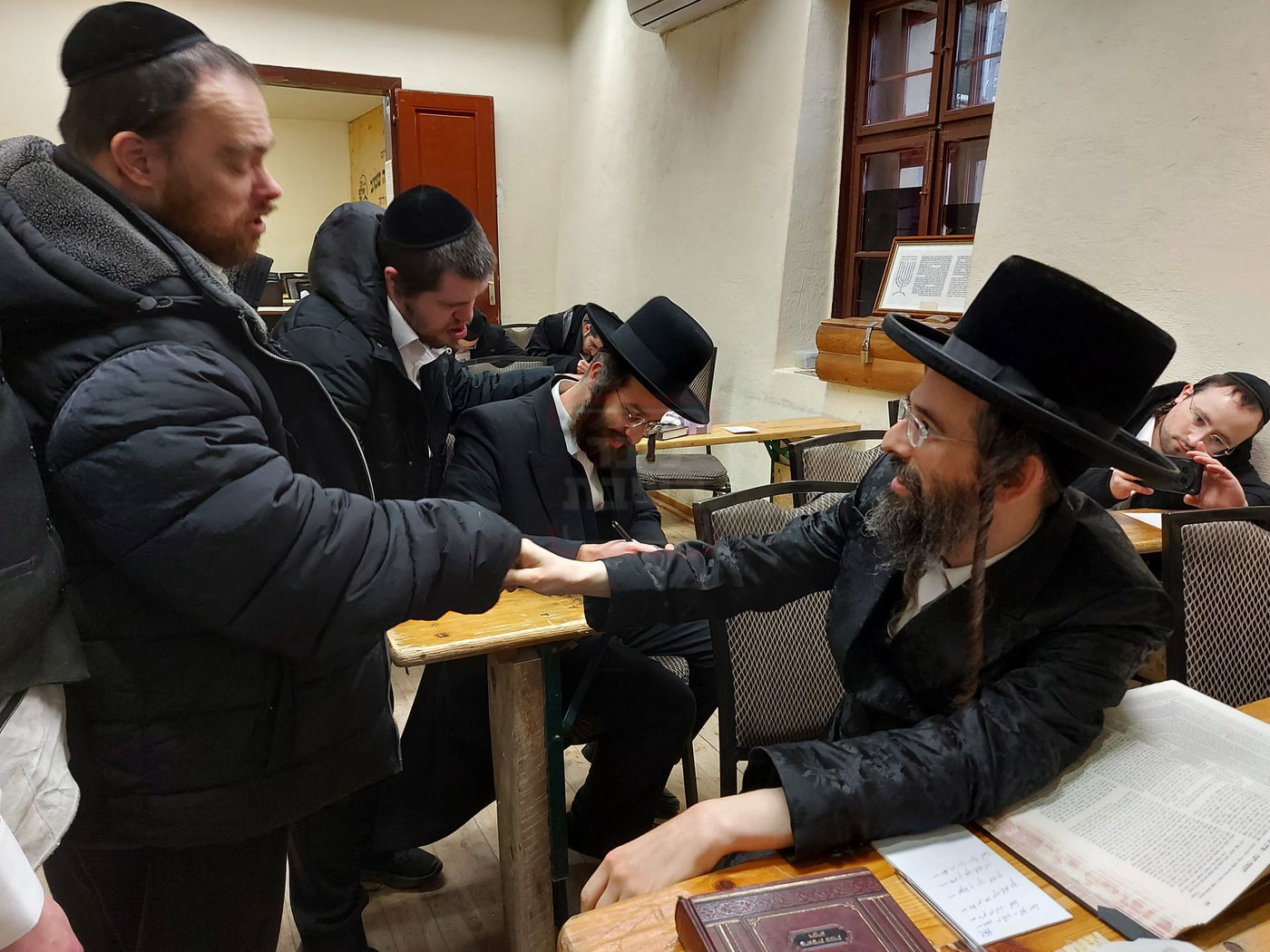 ישיבת אהובים מלונדון בטיול בהונגריה