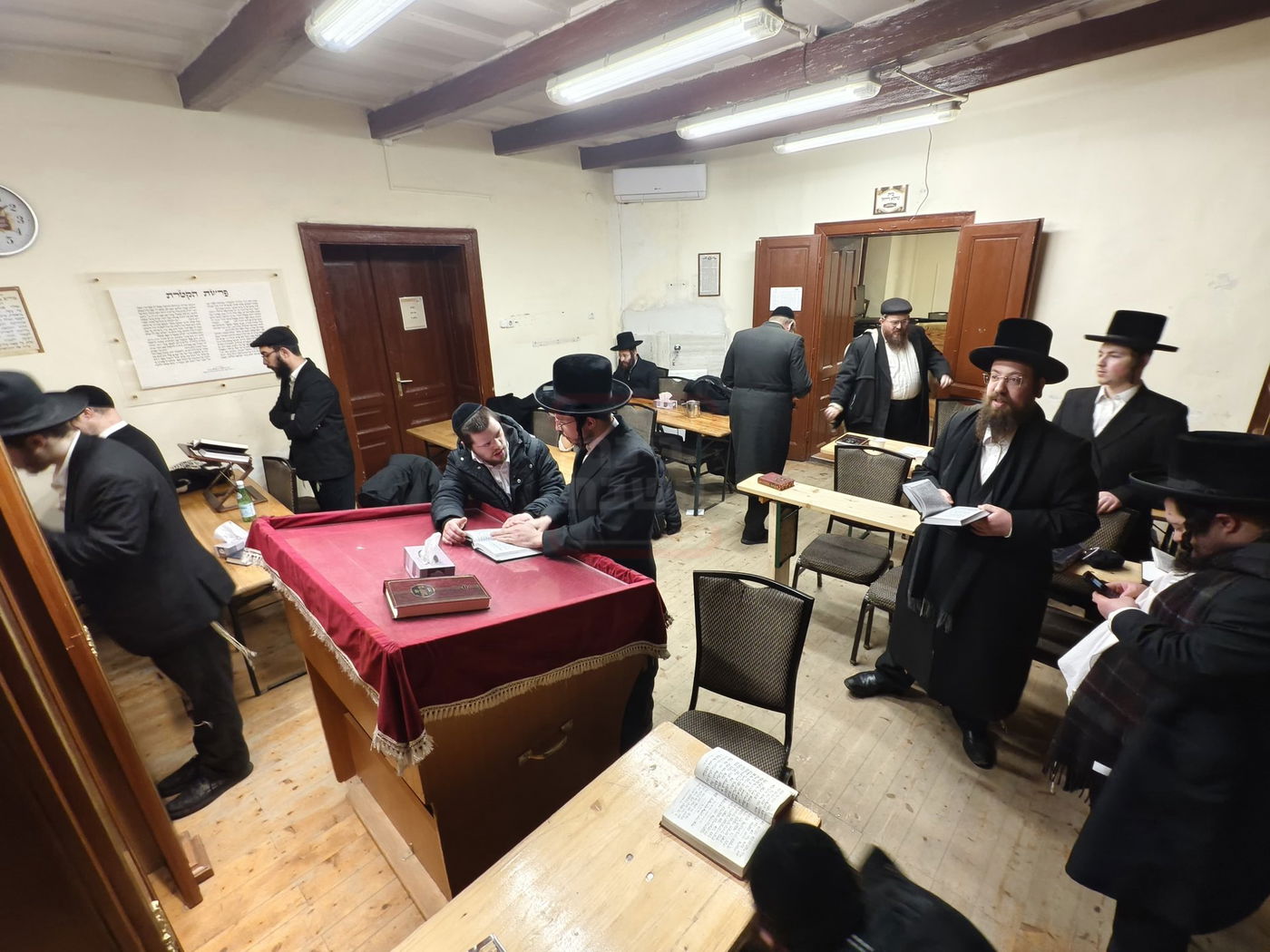 ישיבת אהובים מלונדון בטיול בהונגריה