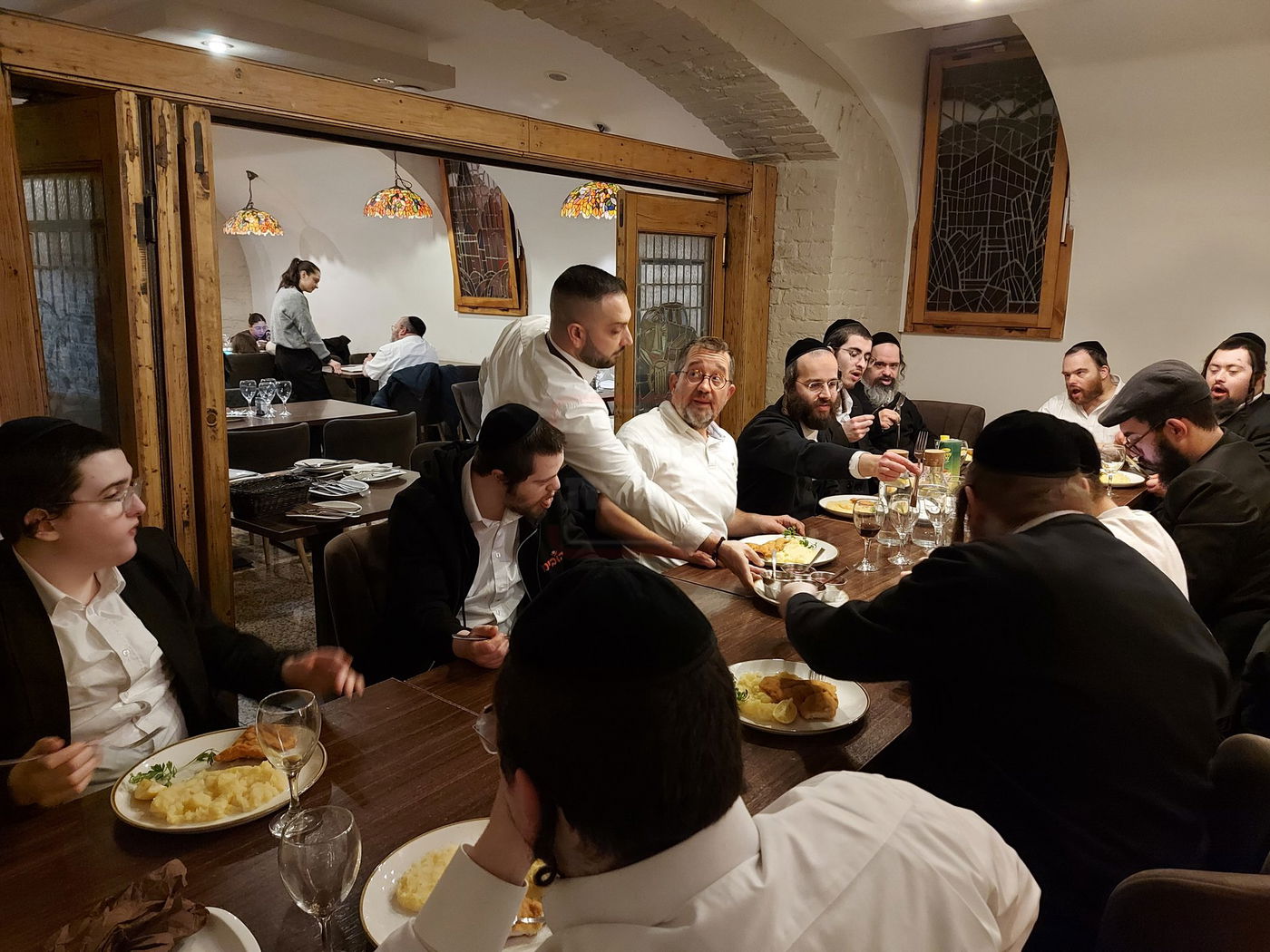 ישיבת אהובים מלונדון בטיול בהונגריה