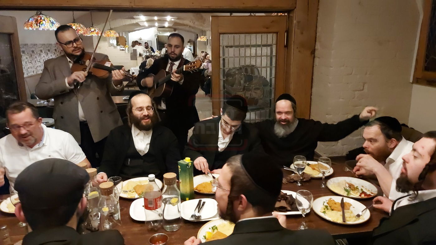 ישיבת אהובים מלונדון בטיול בהונגריה