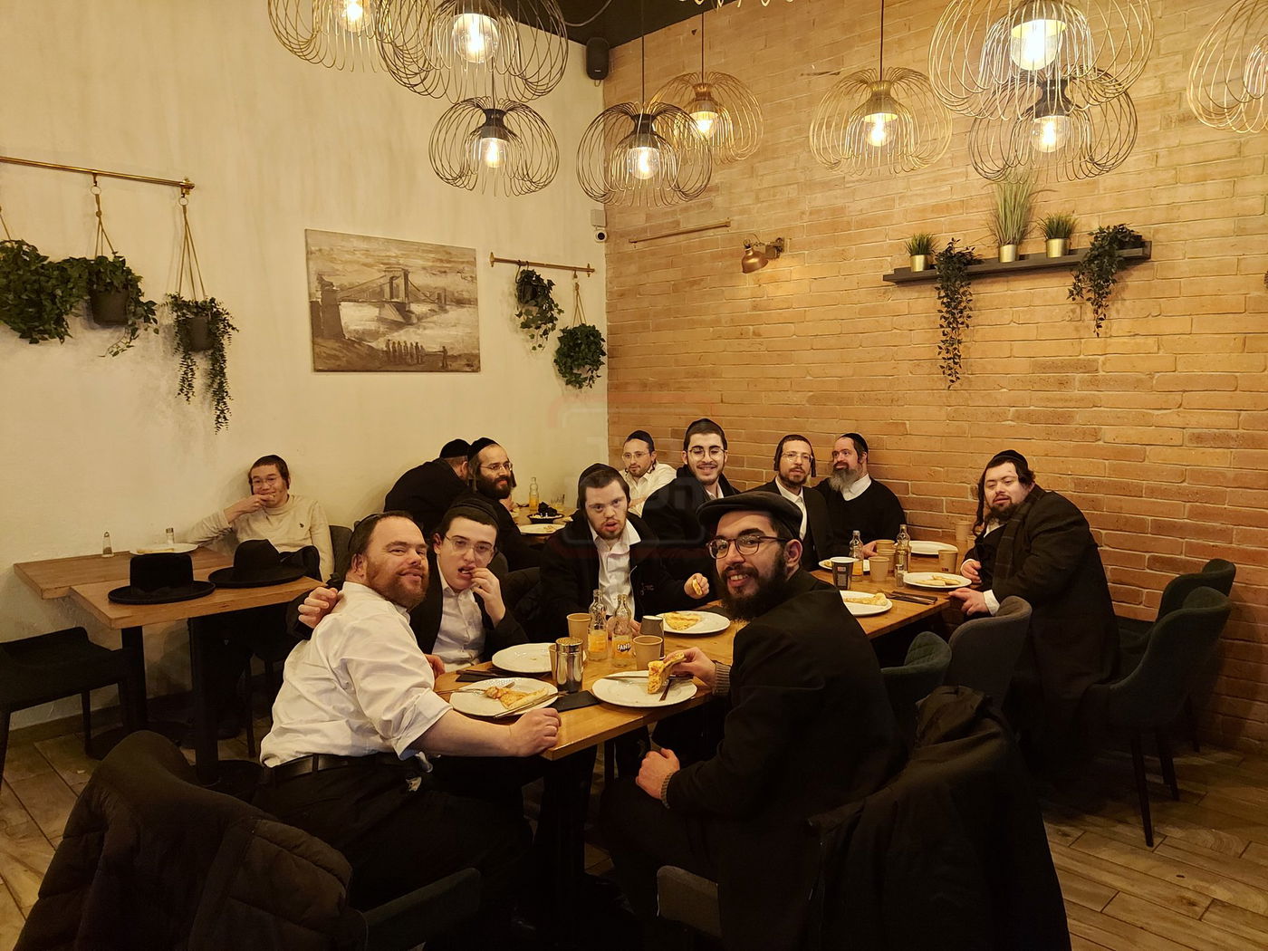 ישיבת אהובים מלונדון בטיול בהונגריה